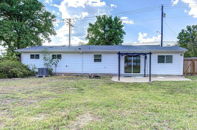 Building Photo - 5407 Manor Rd