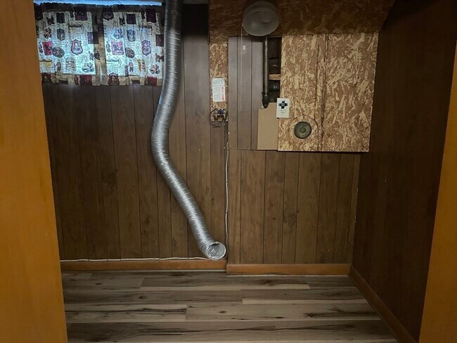 Building Photo - 31 Glenmere St