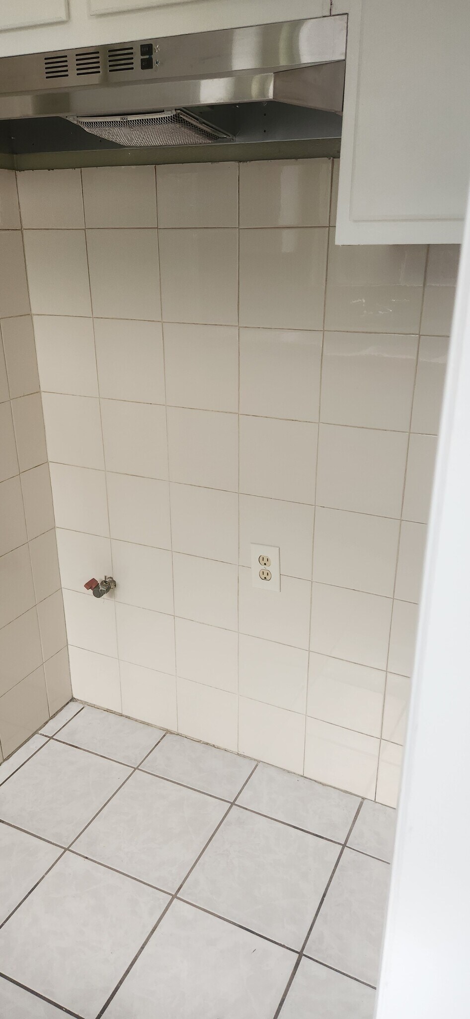 Area for stove - 5829 1/2 Cimarron St