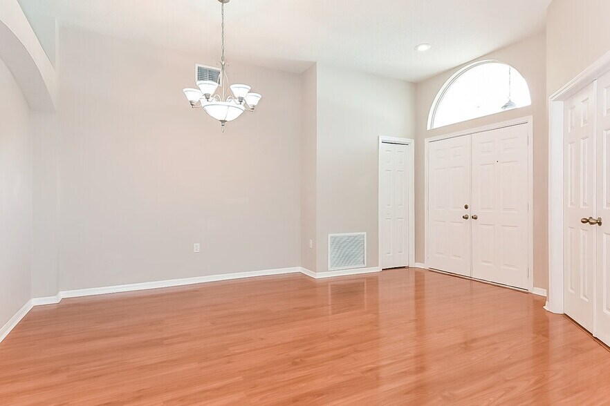 Building Photo - 30035 Morningmist Dr