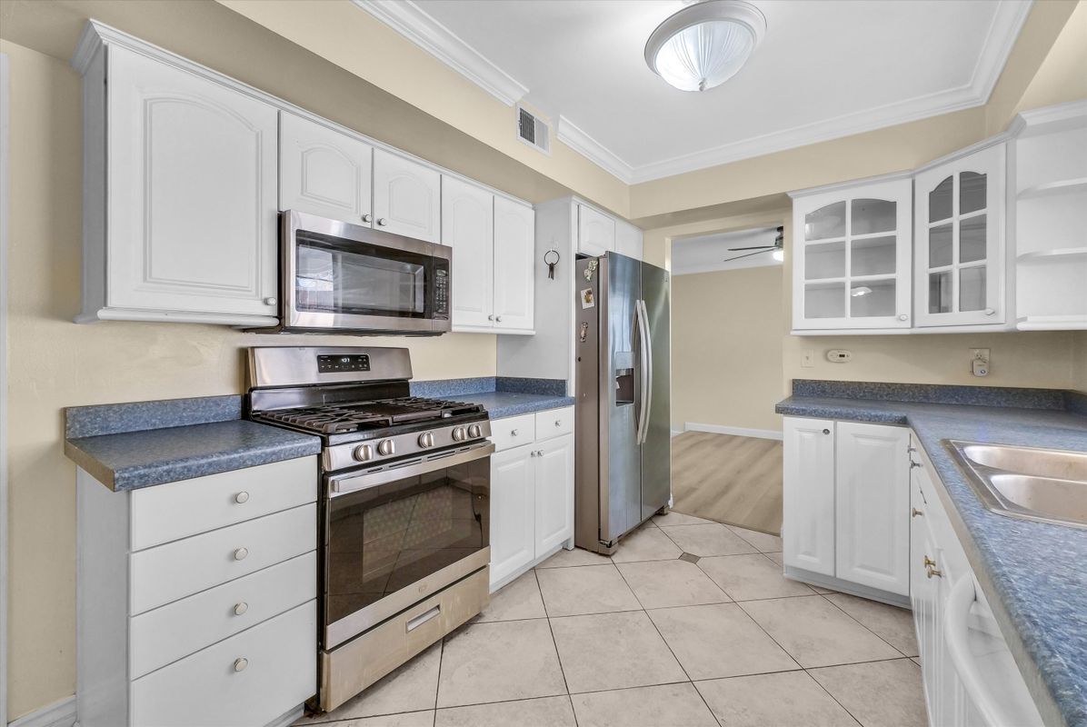 Building Photo - 175 Masters Ave