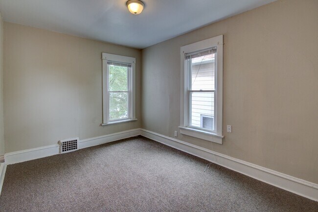 Building Photo - SL AAC1228