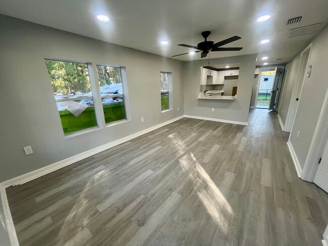 Building Photo - Charming, Fully Remodeled Home in Stark, FL