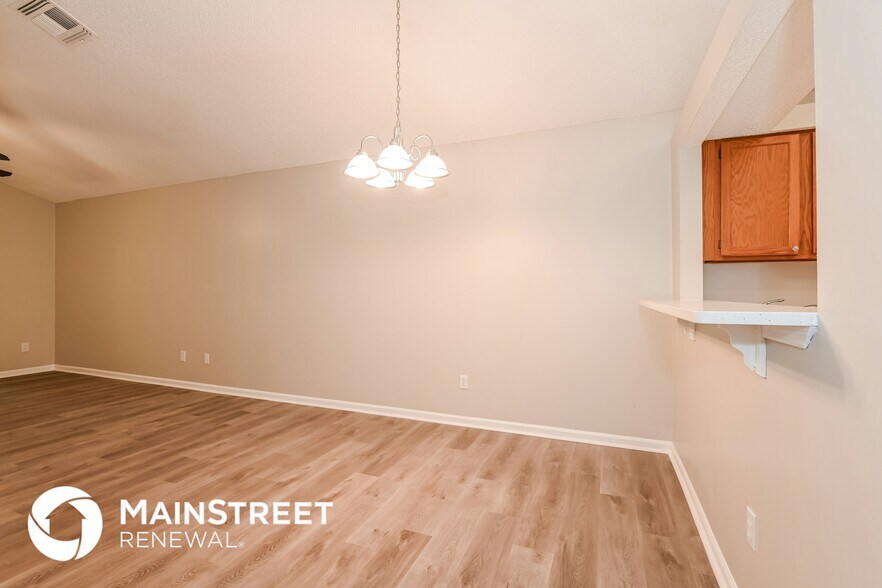 Building Photo - 12595 Ashmore Green Dr N