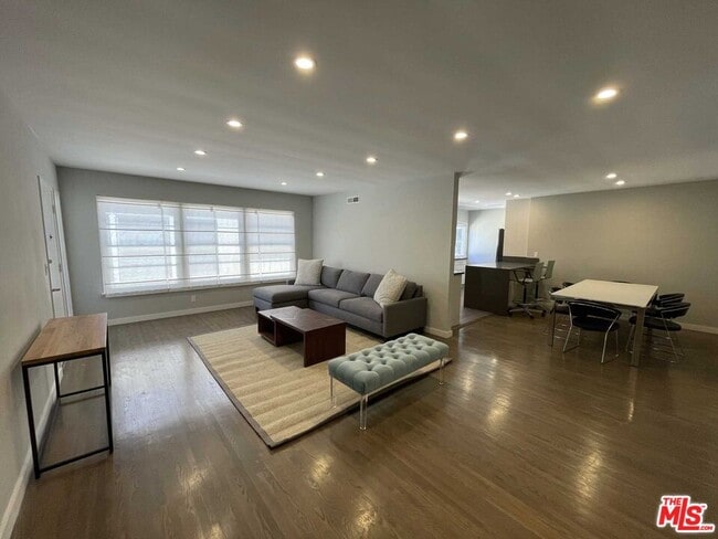 Building Photo - 348 S Elm Dr