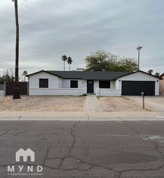 Primary Photo - 3937 E Captain Dreyfus Ave