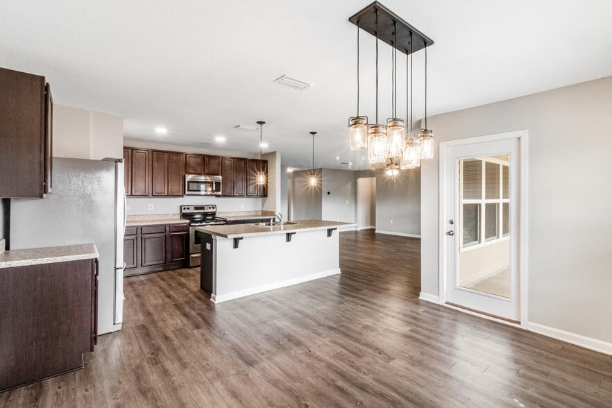 Kitchen - 4615 Plover Dr