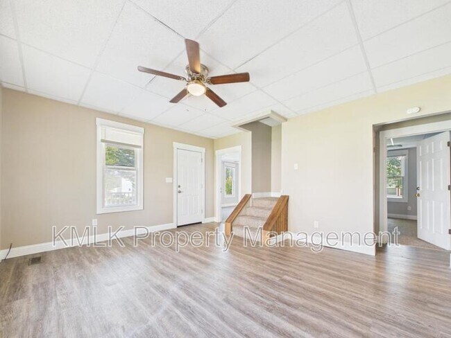 Building Photo - 428 Allyn St