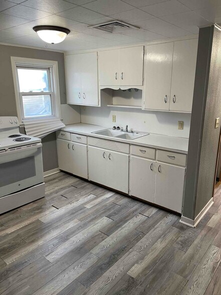 Building Photo - 314 E Cherry St