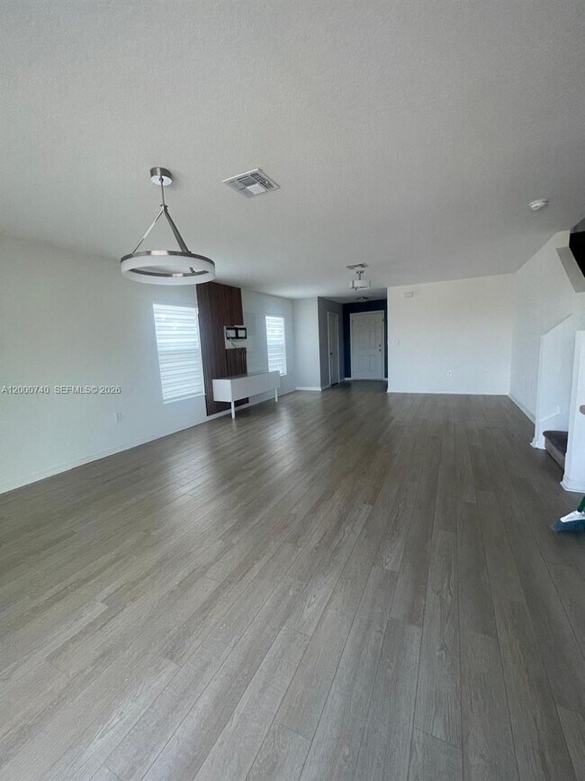 Building Photo - 594 Preserve Pointe Blvd