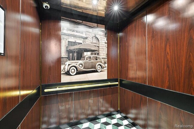 Building Photo - 15 E Kirby St