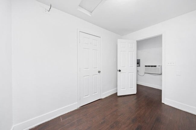 Building Photo - 1 Bedroom 1 Bath duplex in Roseville!