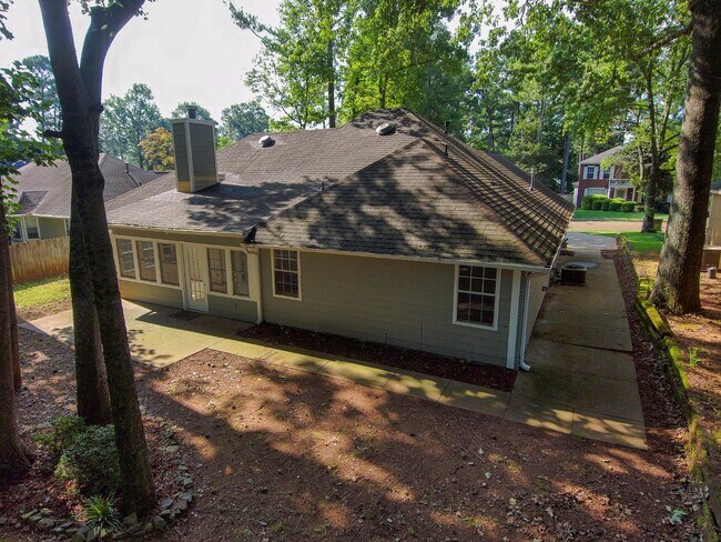 Building Photo - 205 Jarrett Ln