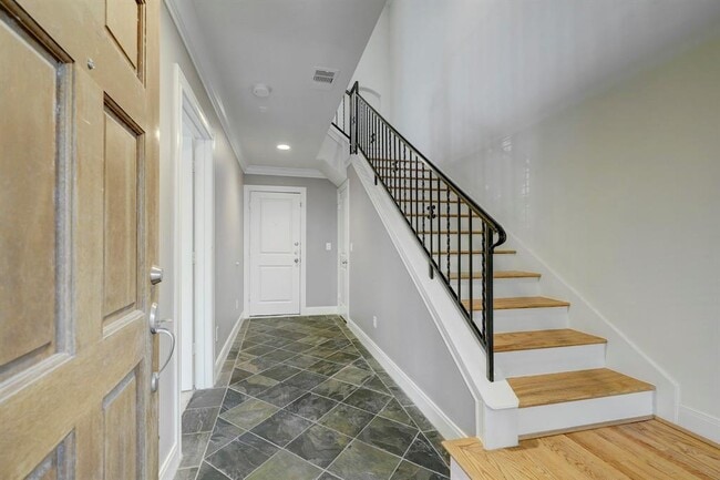 Building Photo - 6134 Hamman St