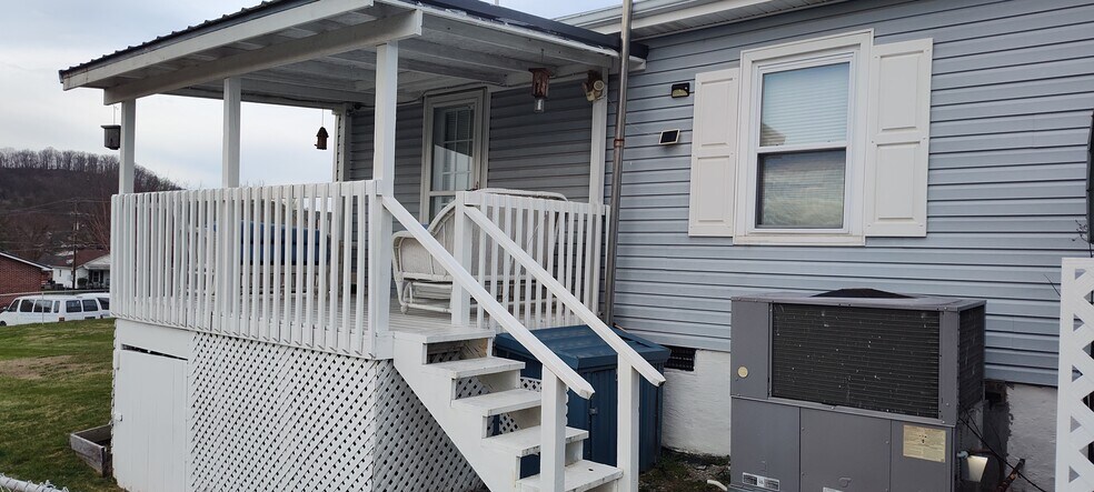 Building Photo - 113 Bettie St