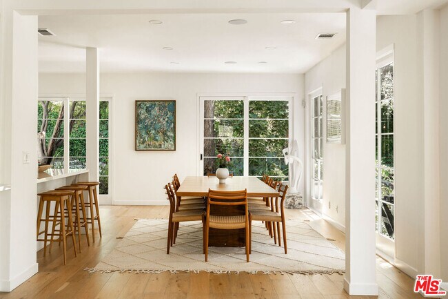 Building Photo - 2410 Nichols Canyon Rd