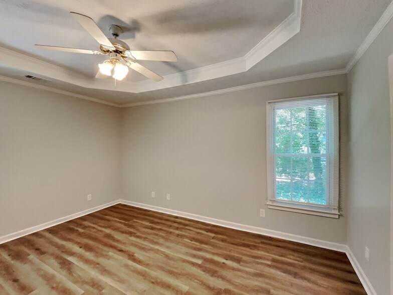 Building Photo - 245 Princeton Way