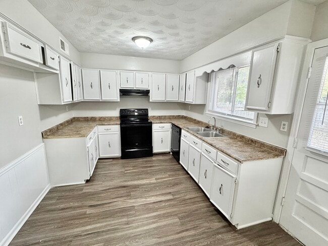 Building Photo - 5334 Craigmont Dr