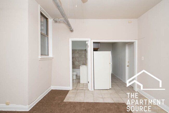 Building Photo - 1371 W Estes Ave