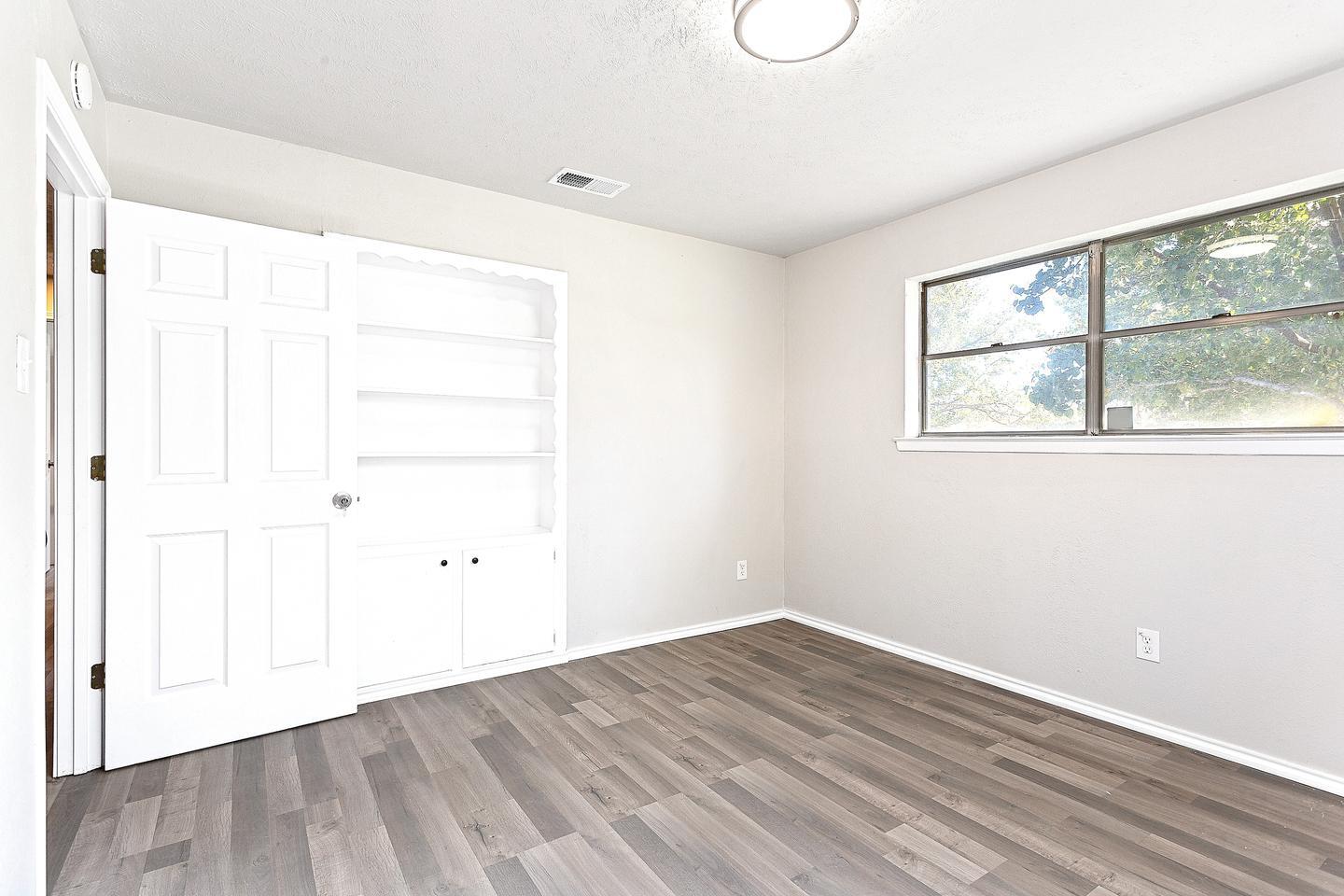 Building Photo - Conveniently located Fort Worth home with a welcoming atmosphere!