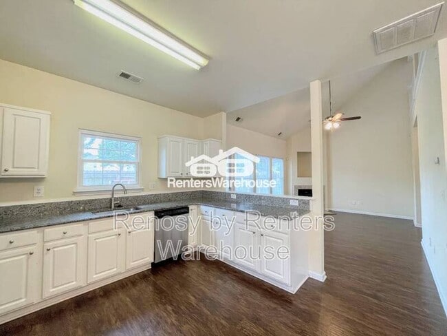 Building Photo - 3711 Bay Crescent