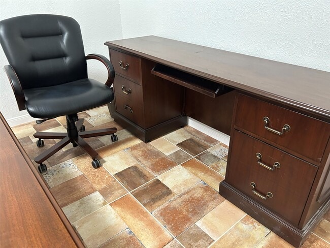 Building Photo - 7424 Lindencrest St