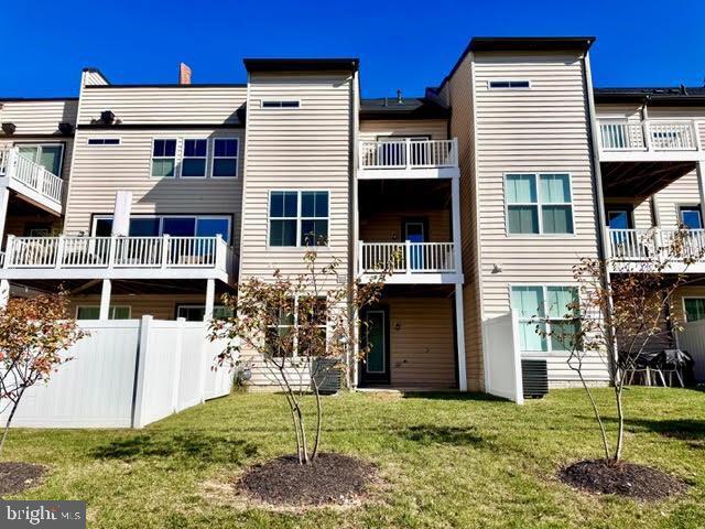 Building Photo - 3822 Rainier Dr