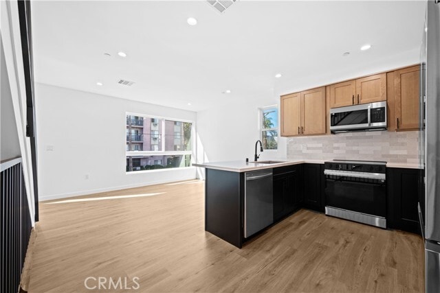 Building Photo - 1340 N Kingsley Dr