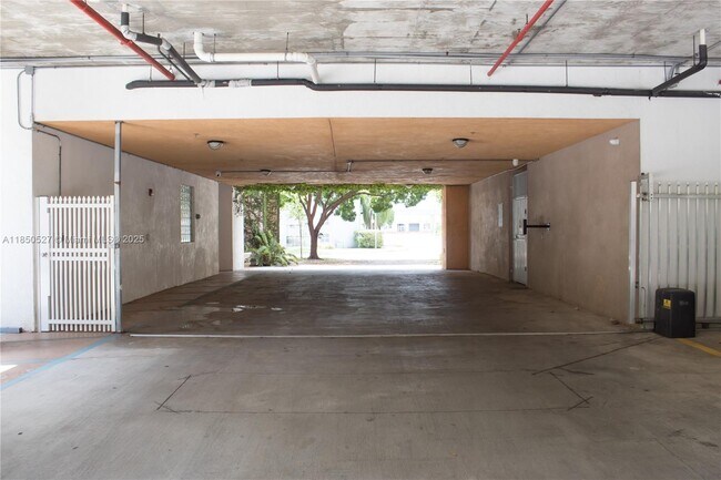 Building Photo - 2630 SW 28th St