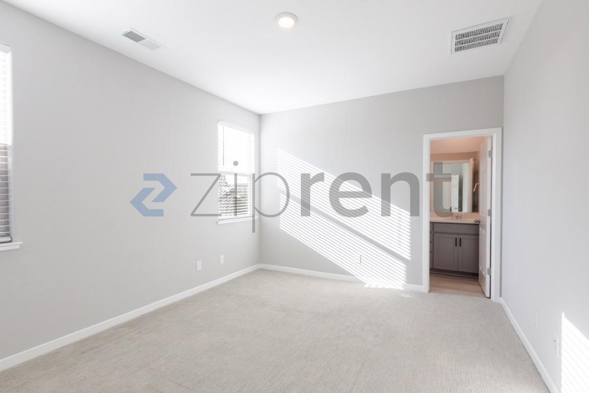 Building Photo - Unit