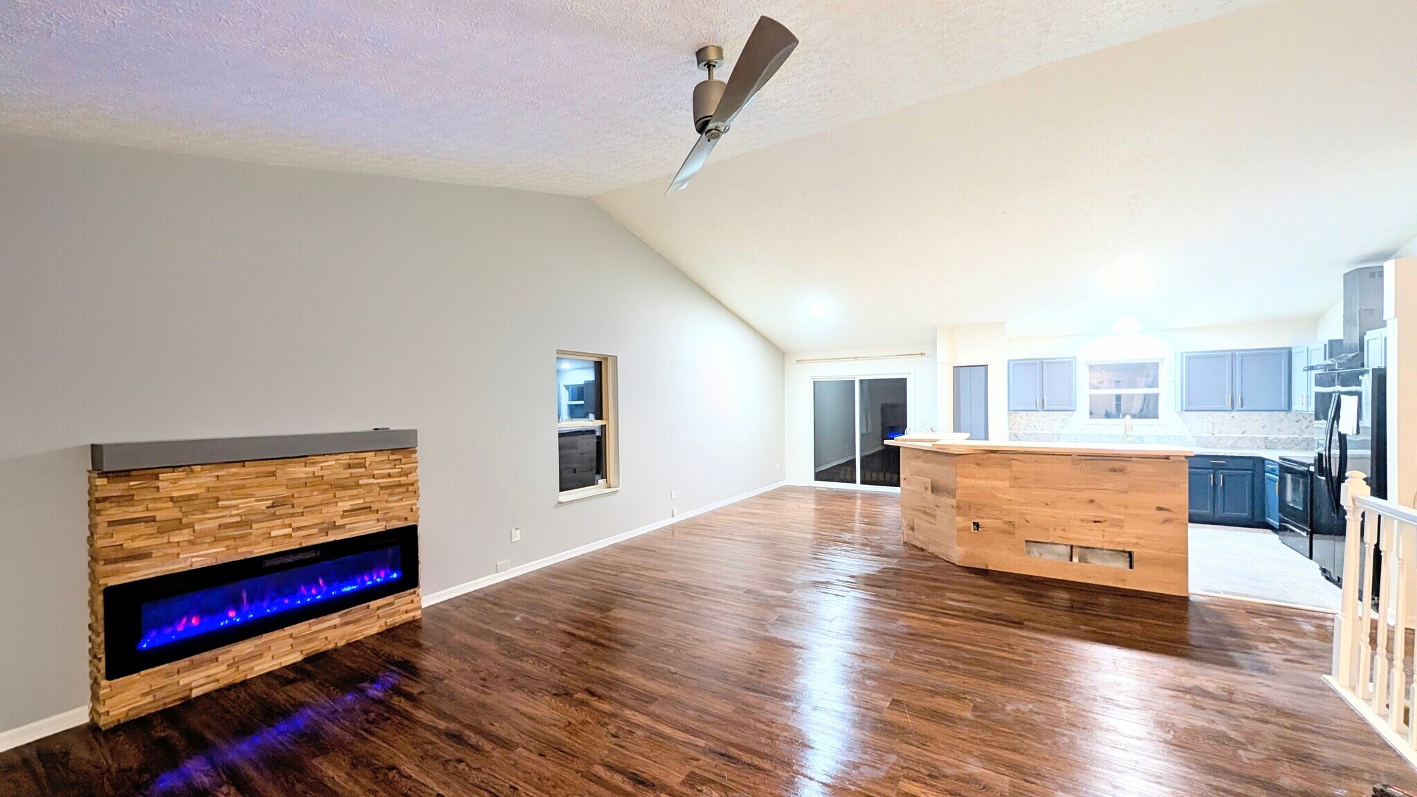 Living + dining room - 4381 Alderson Ct