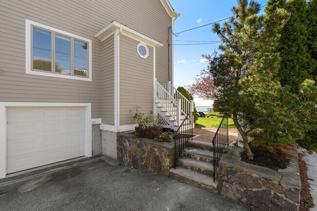 Building Photo - 141 Grovers Ave
