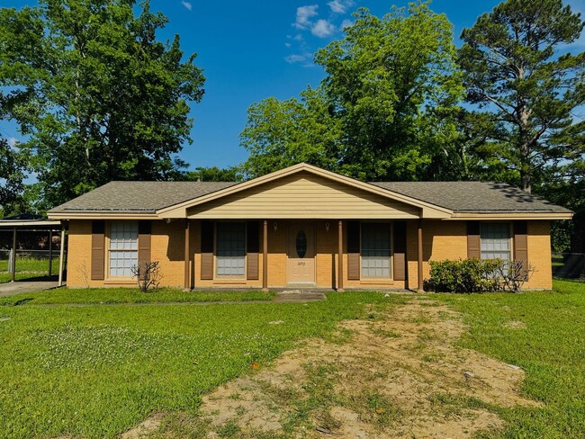 Primary Photo - Cute & Cozy 3 Bedroom / 2 Bathroom in Mont...