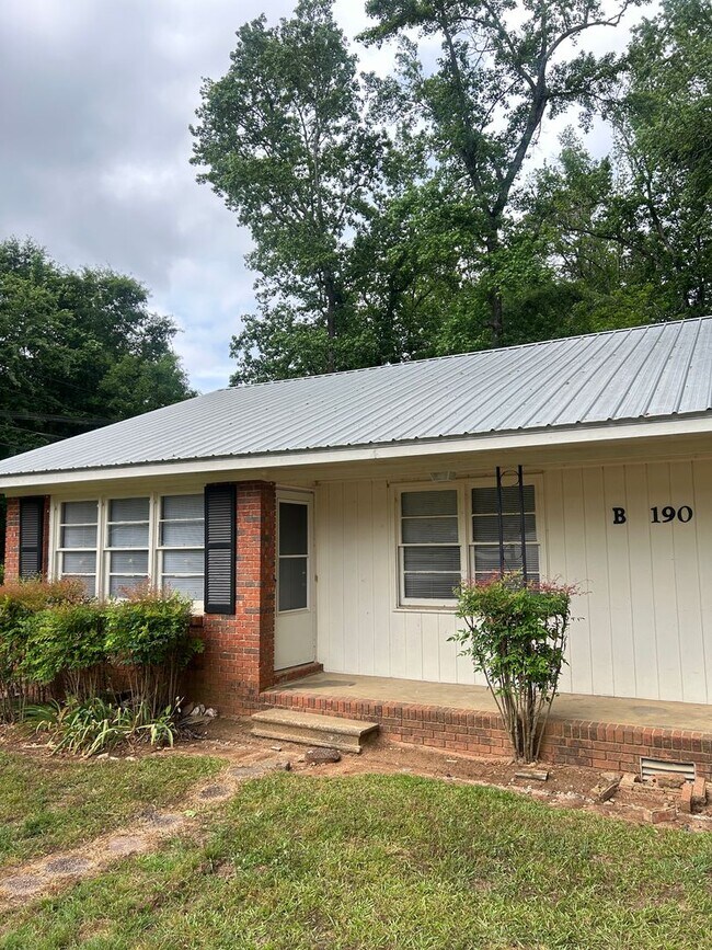 Building Photo - 190 Midway Rd