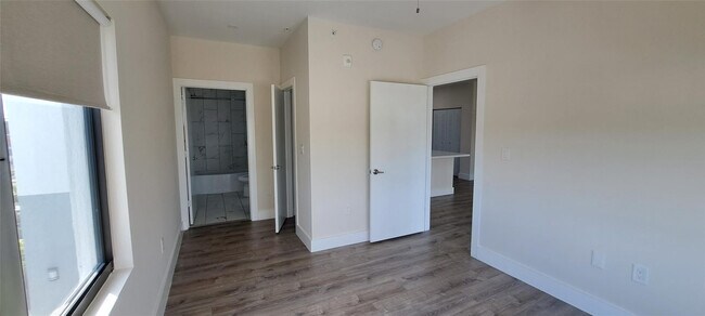 Building Photo - 3801 Davie Blvd