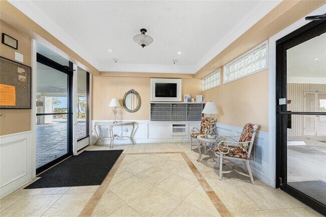 Building Photo - 1500 Park Beach Cir