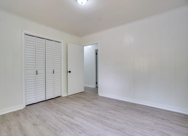 Building Photo - 2696 W View St