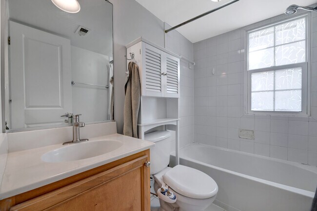 Building Photo - 700 Jefferson St NW