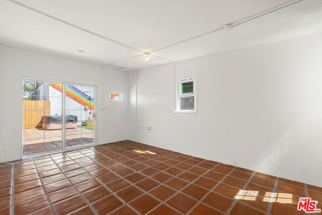 Building Photo - 2031 Glendon Ave