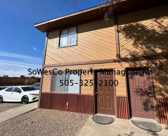 Building Photo - 2 Bed, 1.5 Bath