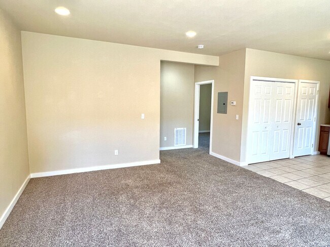 Building Photo - SILVP01