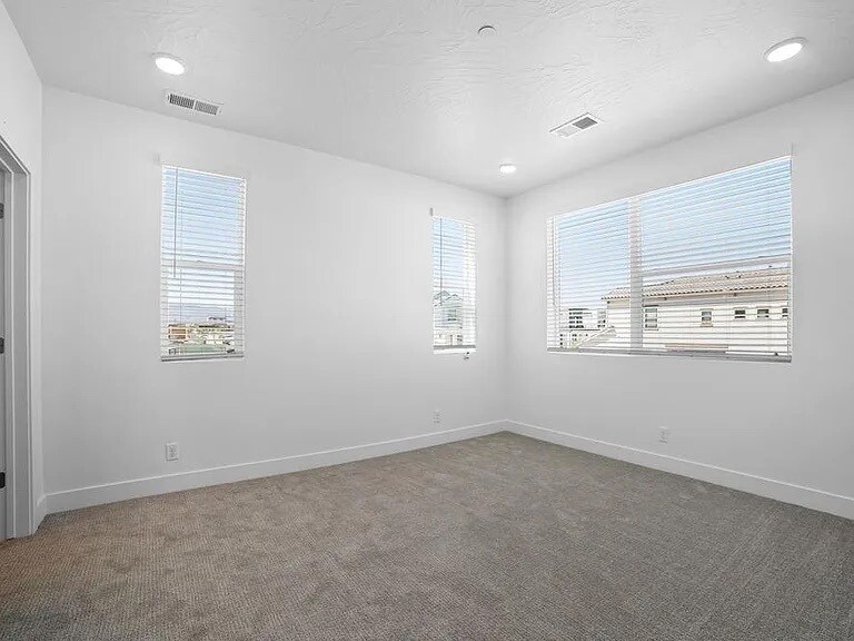 Building Photo - 5801 S Garnet Dr