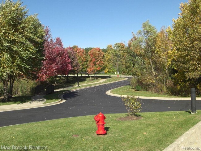 Building Photo - 28017 Hopkins Dr