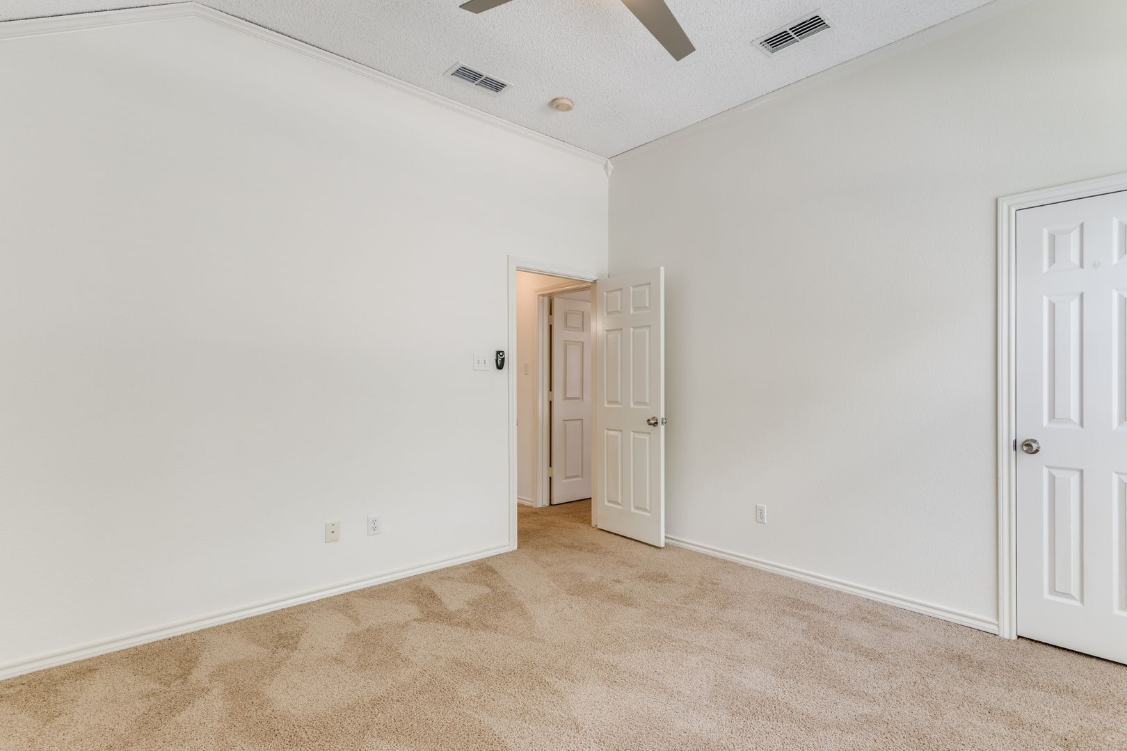 Building Photo - 1523 Wayside Dr