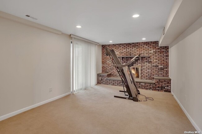 Building Photo - 3049 Clubhouse Rd