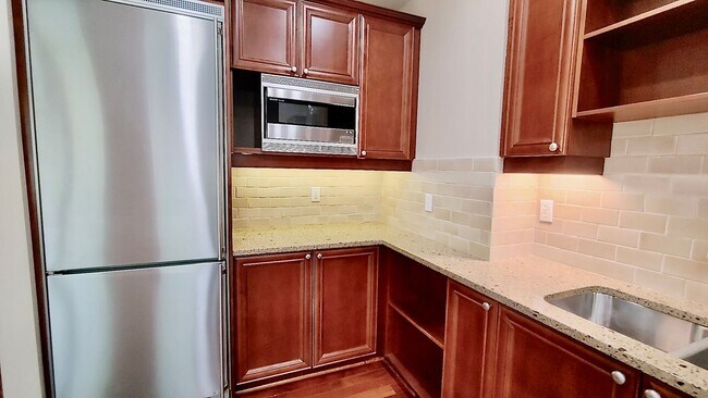 Building Photo - Luxury 3 Bedroom Townhome in Lake Oswego’s...
