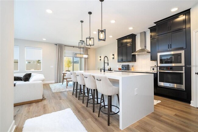 Building Photo - 5090 Shady Pnes Dr