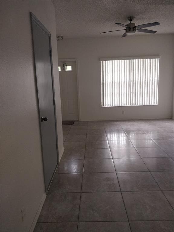 Building Photo - 7913 Sanibel Dr