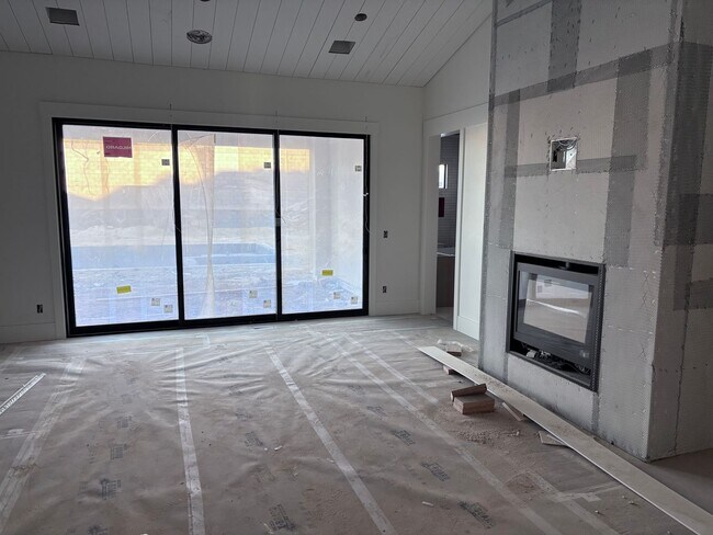 Building Photo - Huge Single Story with Pool and RV Garage