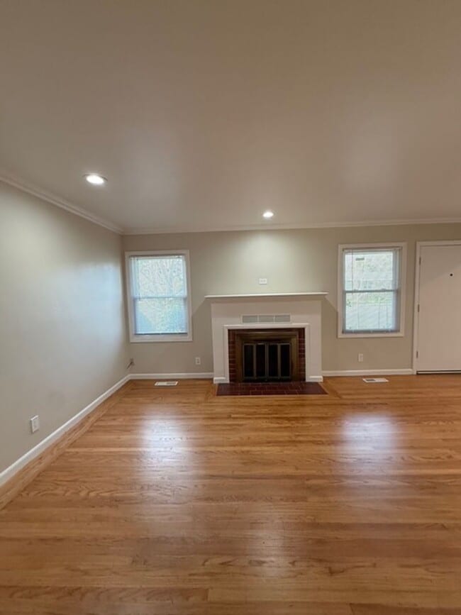 Building Photo - Beautifully Updated 3-Bedroom Home Next to Franklin Park